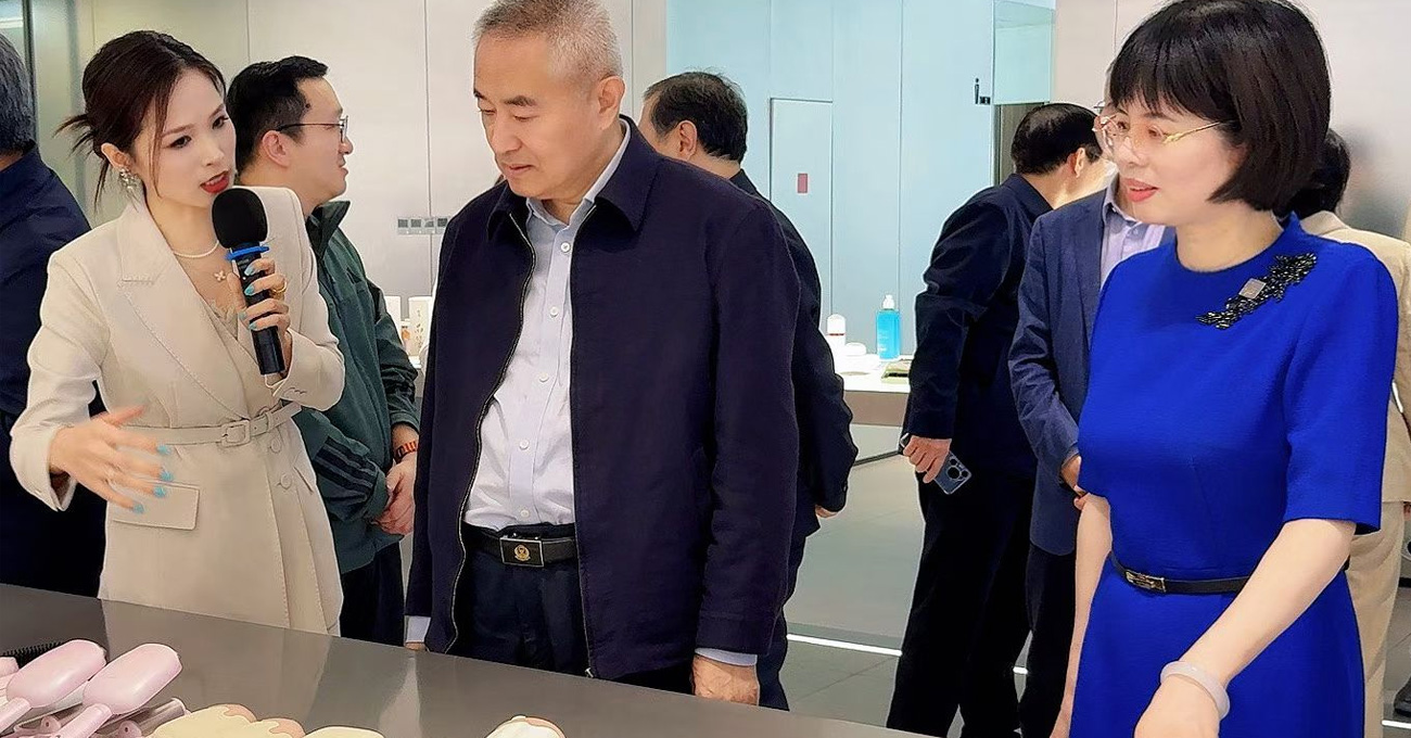 设计驱动·智造未来 | 全国政协副主席邵鸿一行